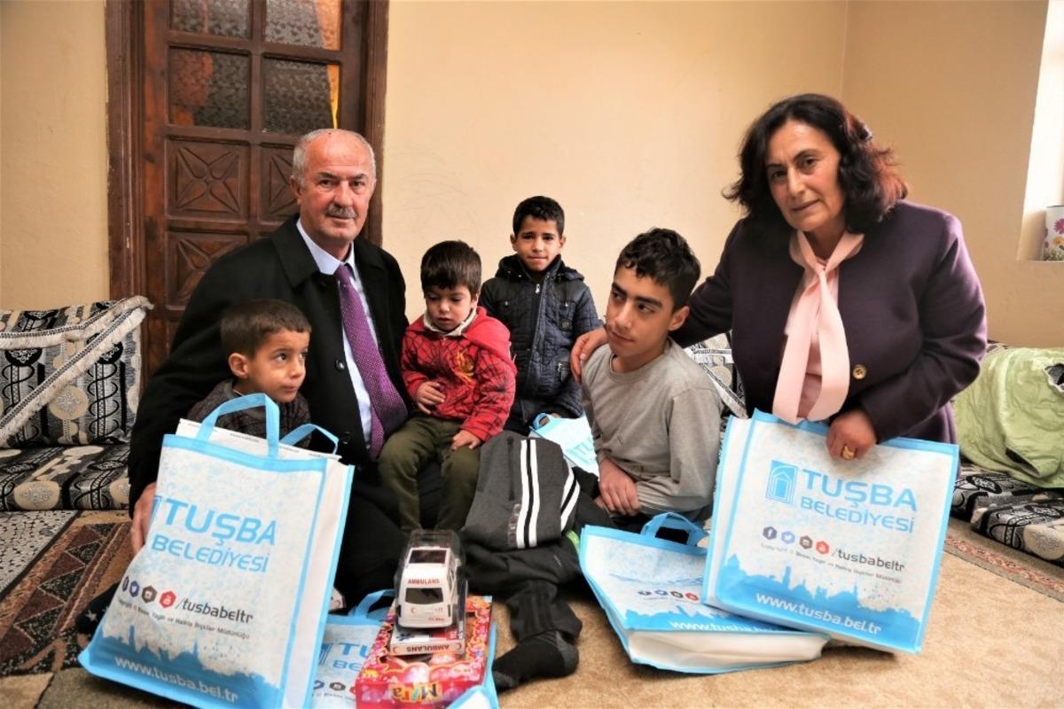Başkan Akman, engellileri evlerinde ziyaret etti