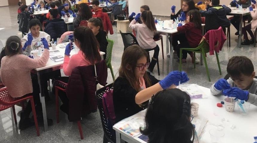 NEV&Uuml; Kapadokya Teknopark &lsquo;&rsquo;Kendi DNA&rsquo;mı Keşfediyorum&rsquo;&rsquo; at&ouml;lyesinde &ccedil;ocukları ağırladı