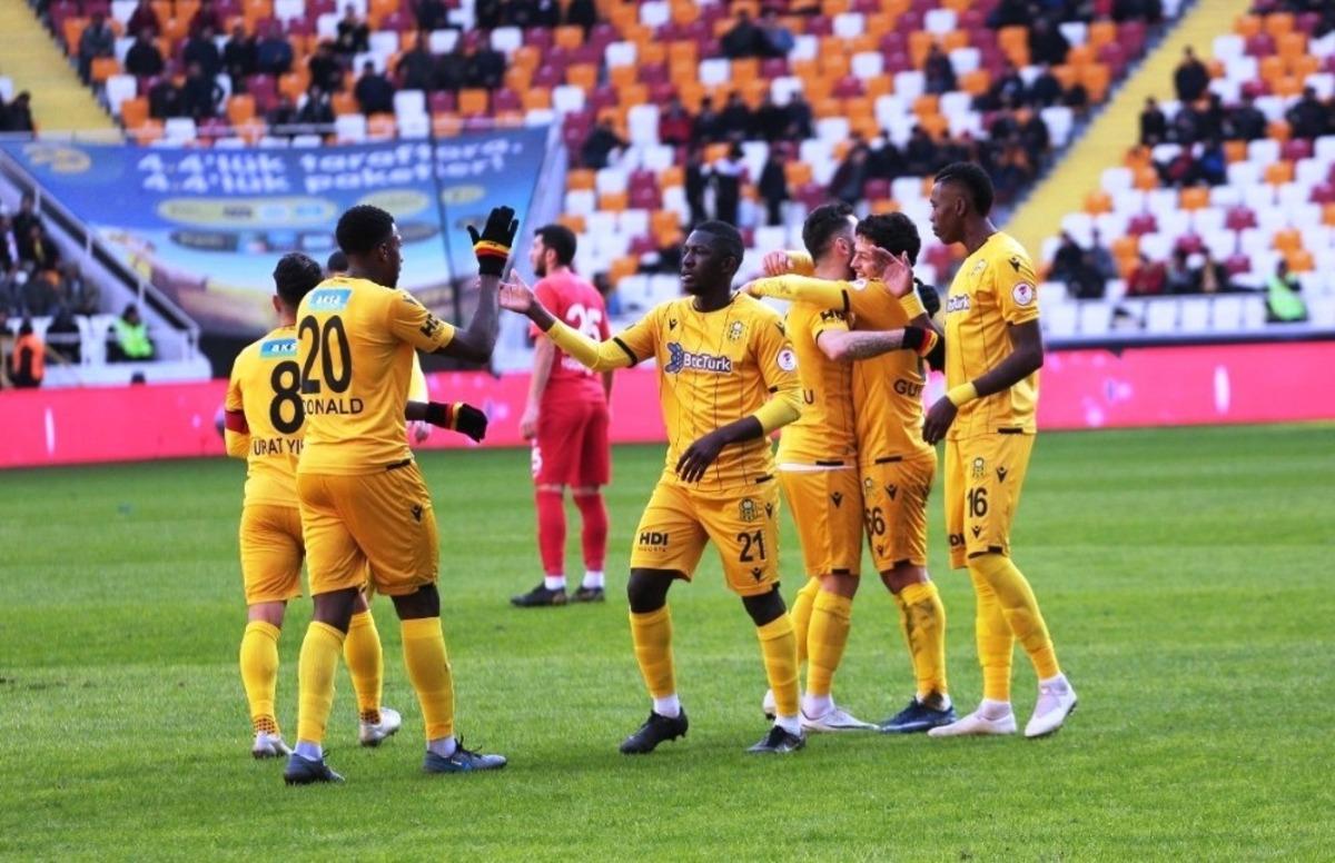 Ziraat T&uuml;rkiye Kupası: Yeni Malatyaspor: 2 - Ke&ccedil;i&ouml;reng&uuml;c&uuml;: 0 (İlk yarı)