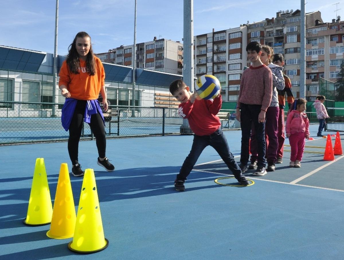 &Ouml;zel bireyler Beşirli Spor Kompleksinde doyasıya bir g&uuml;n ge&ccedil;irdiler