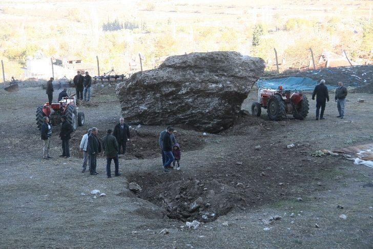Denizli'de devasa kaya mahallenin üzerine yuvarlandı G5