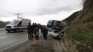 Kastamonu'da tırla otomobil çarpıştı: 3 ölü, 2 yaralı