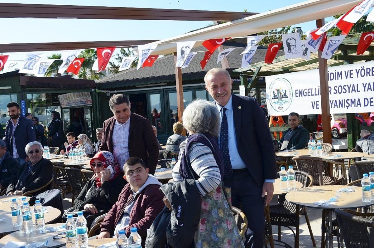 Didim Belediyesi engellileri yemekte ağırladı