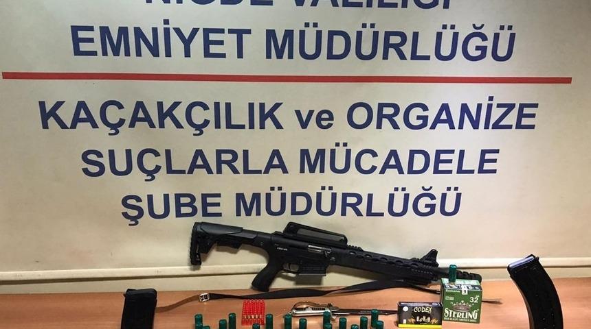 Niğde&rsquo;de eğlence merkezinde silah ele ge&ccedil;irildi
