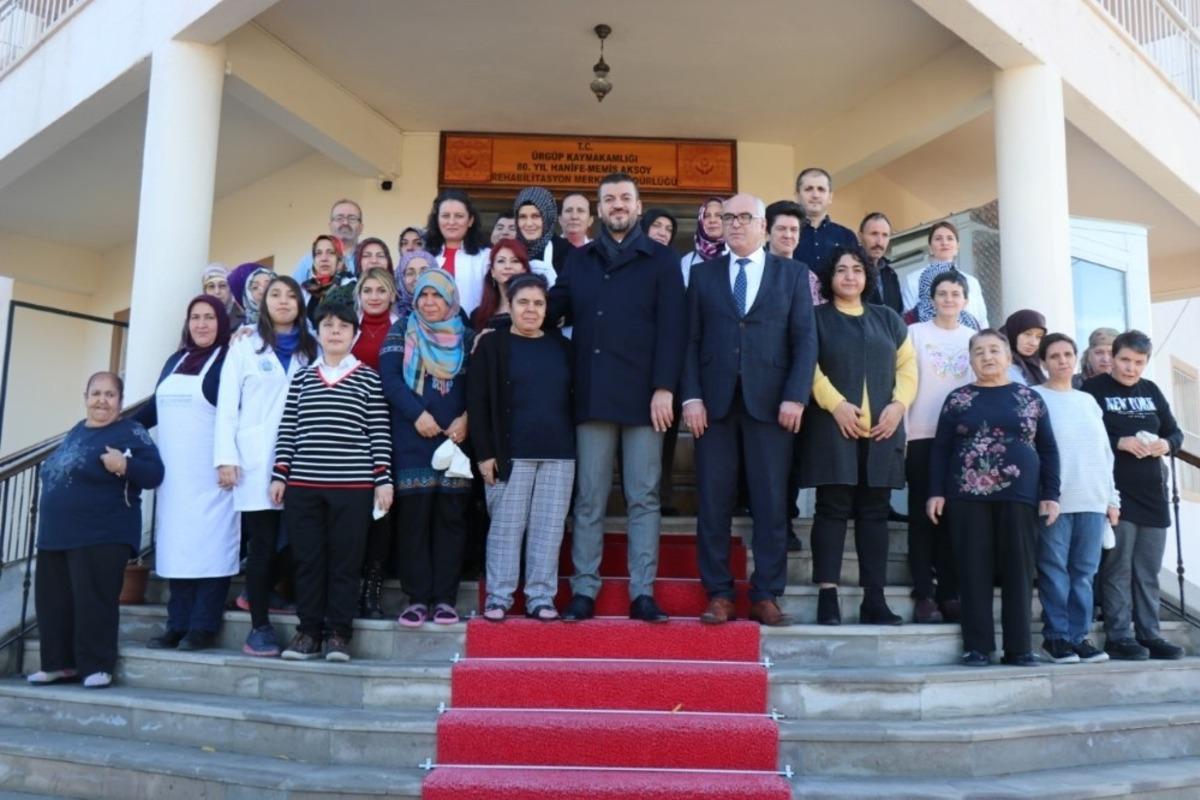 &Uuml;rg&uuml;p Belediye Başkanı Akt&uuml;rk&rsquo;ten engelliler g&uuml;n&uuml;nde anlamlı ziyaretler