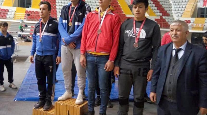 Okullar arası g&uuml;reş m&uuml;sabakaları sona erdi