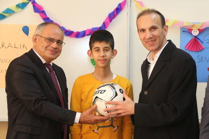 Başkan Öztürk Engelli Öğrencilerle Buluştu G2