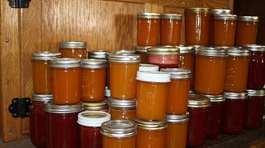 Uzmanından konserve uyarısı: "Konservelerin kapaklarının içe bombe olması lazım"