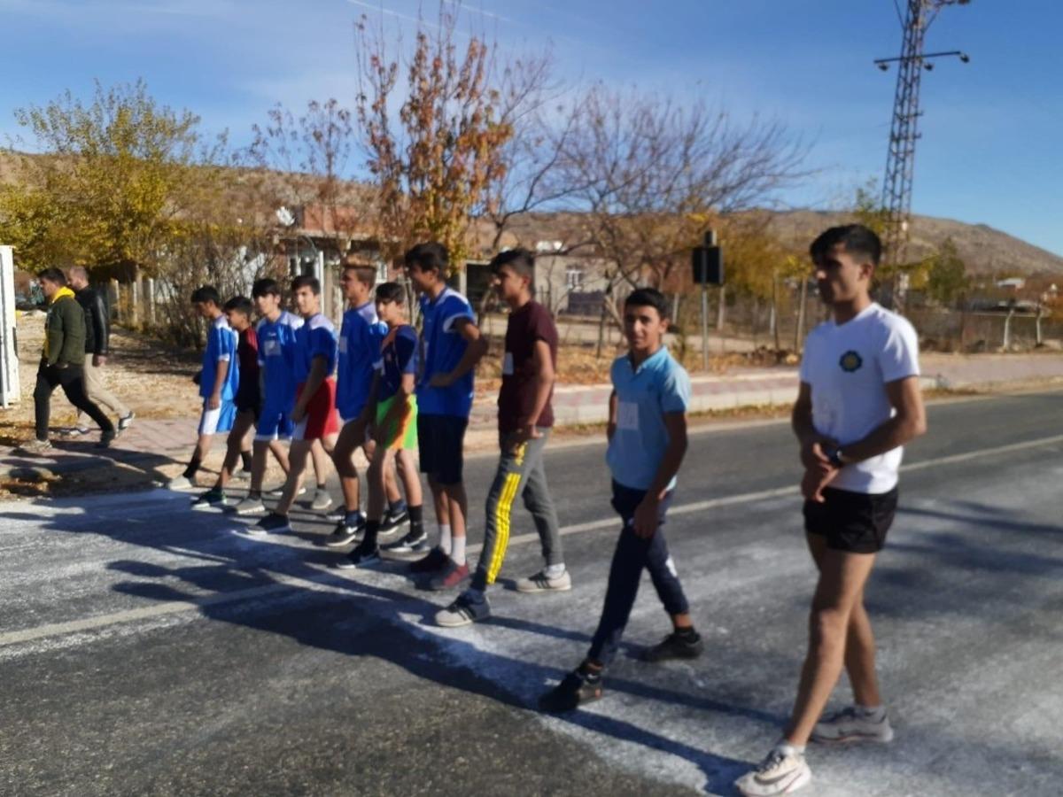 Dicle&rsquo;de okul sporları kros yarışması