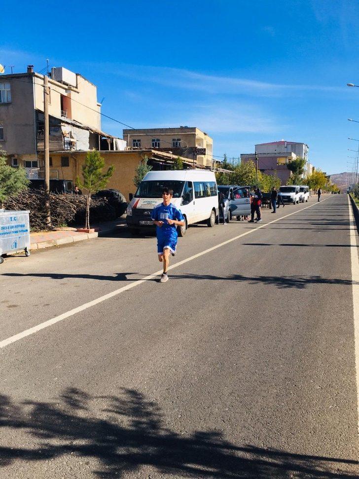 Dicle’de okul sporları kros yarışması G3