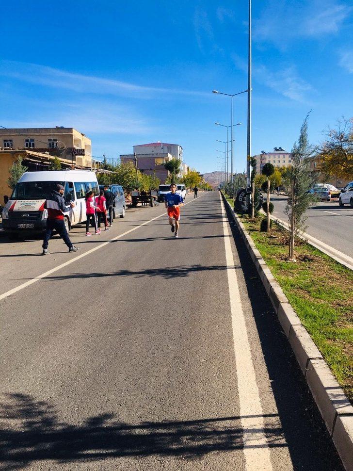 Dicle’de okul sporları kros yarışması G4