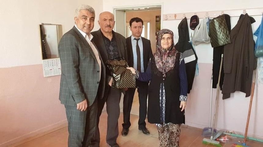 Belediye Başkanı &Ccedil;alışkan&rsquo;dan &ouml;zel &ouml;ğrencilere hediye