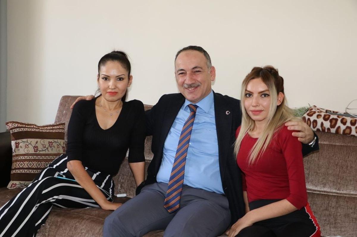 Başkan Saygılı&rsquo;dan Pınar ve Bilge kardeşlere s&uuml;rpriz