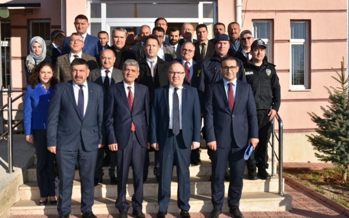 Vali Mustafa Tutulmaz Kızıl&ouml;ren il&ccedil;esinde incelemelerde bulundu