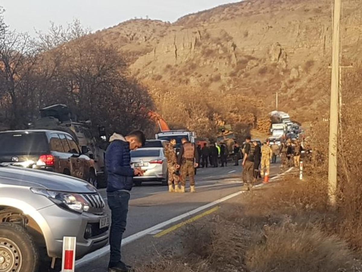 Tunceli'de askerleri taşıyan zırhlı ara&ccedil; devrildi! Yaralılar var