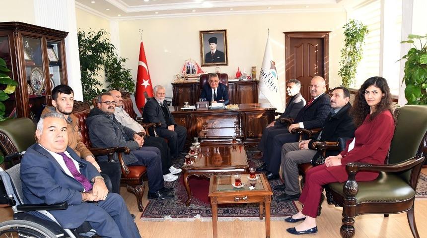 Engelli dernekleri y&ouml;neticilerinden Vali Pekmez&rsquo;e ziyaret