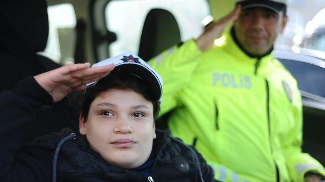 Bedensel engelli Murathan’ın en büyük hayali ‘Engelliler Günü’nde gerçek oldu