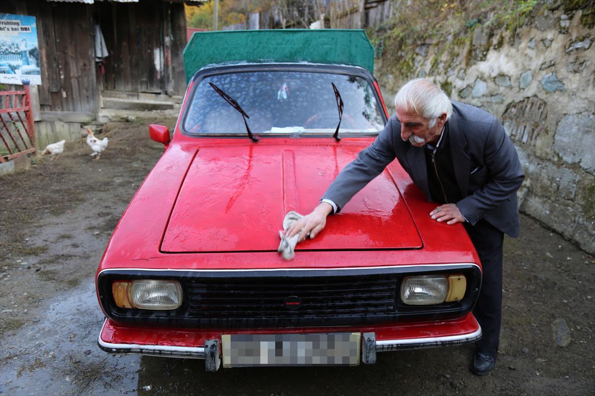 Anadol marka aracına 40 yıldır g&ouml;z&uuml; gibi bakıyor