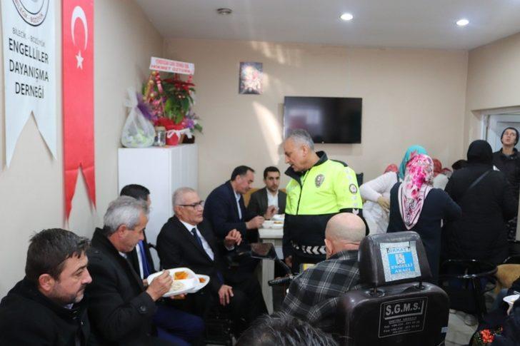 Bozüyük’te ’Engel olma, farkında ol’ klasik araç turu G4