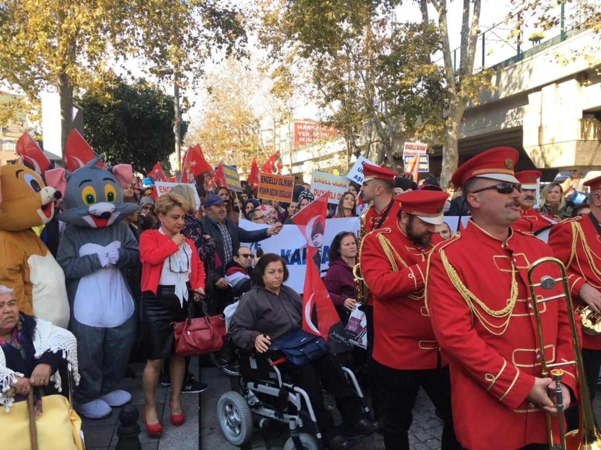 İşitme Engelliler Orkestrası &ccedil;aldı, Onur Akın s&ouml;yledi