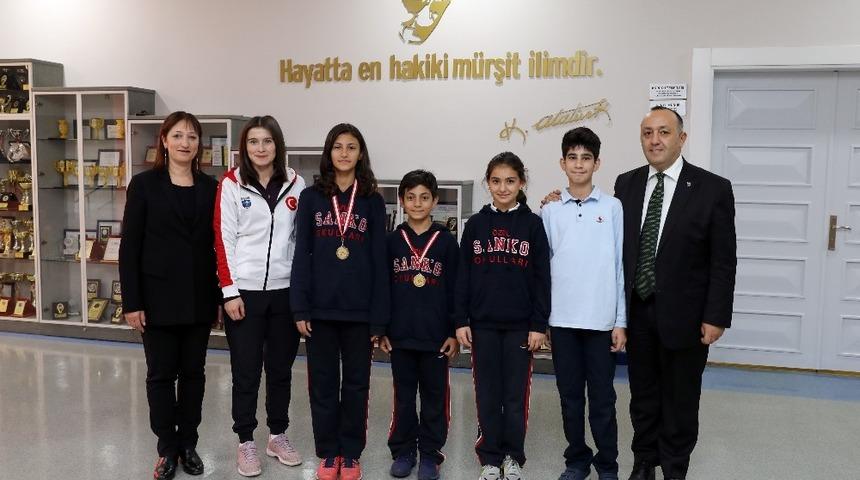 SANKO Okulları Mersin&rsquo;den madalya ile d&ouml;nd&uuml;