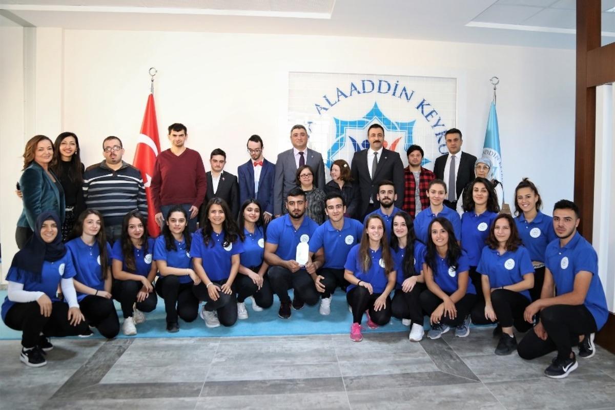 ALK&Uuml;&rsquo;den &ouml;zel gereksinimli bireylere anlamlı destek