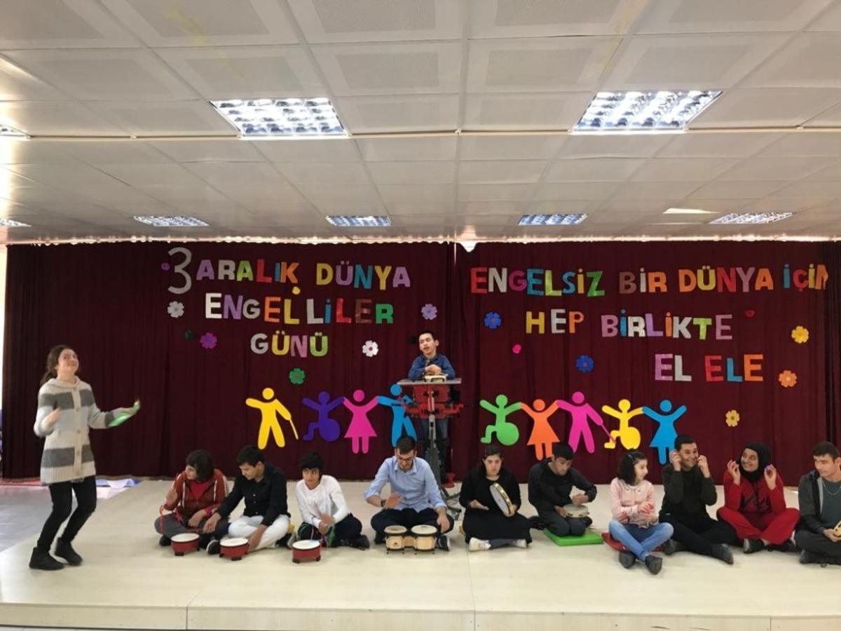3 Aralık D&uuml;nya Engelliler G&uuml;n&uuml; Burhaniye&rsquo;de &ccedil;eşitli etkinliklerle kutlandı