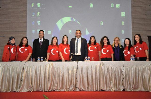 Toroslar Belediye Meclisi, ’Engelliler Günü’ne işaret diliyle dikkat çekti