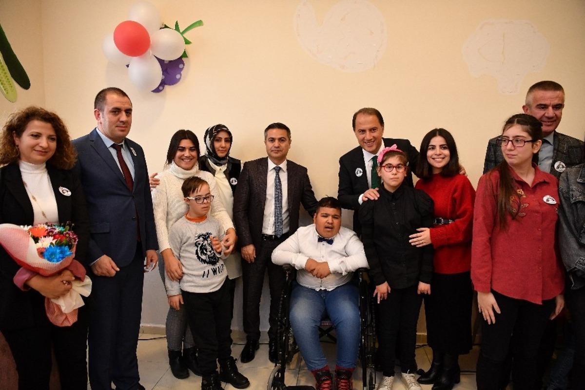 Milli sporcular Beylikd&uuml;z&uuml;&rsquo;nde farkındalık oluşturdu