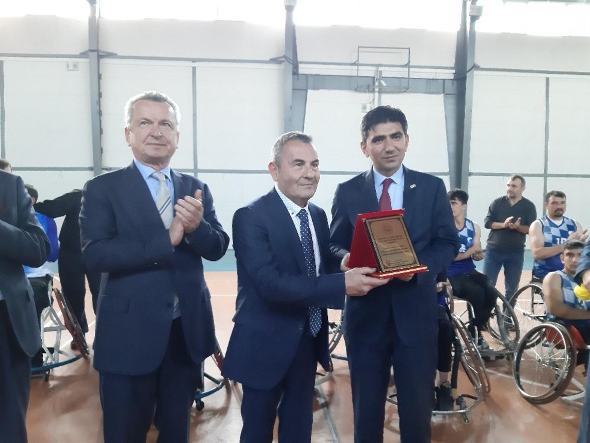 Karab&uuml;k Tekerlekli Sandalye Basketbol takımı g&ouml;steri ma&ccedil;ı yaptı