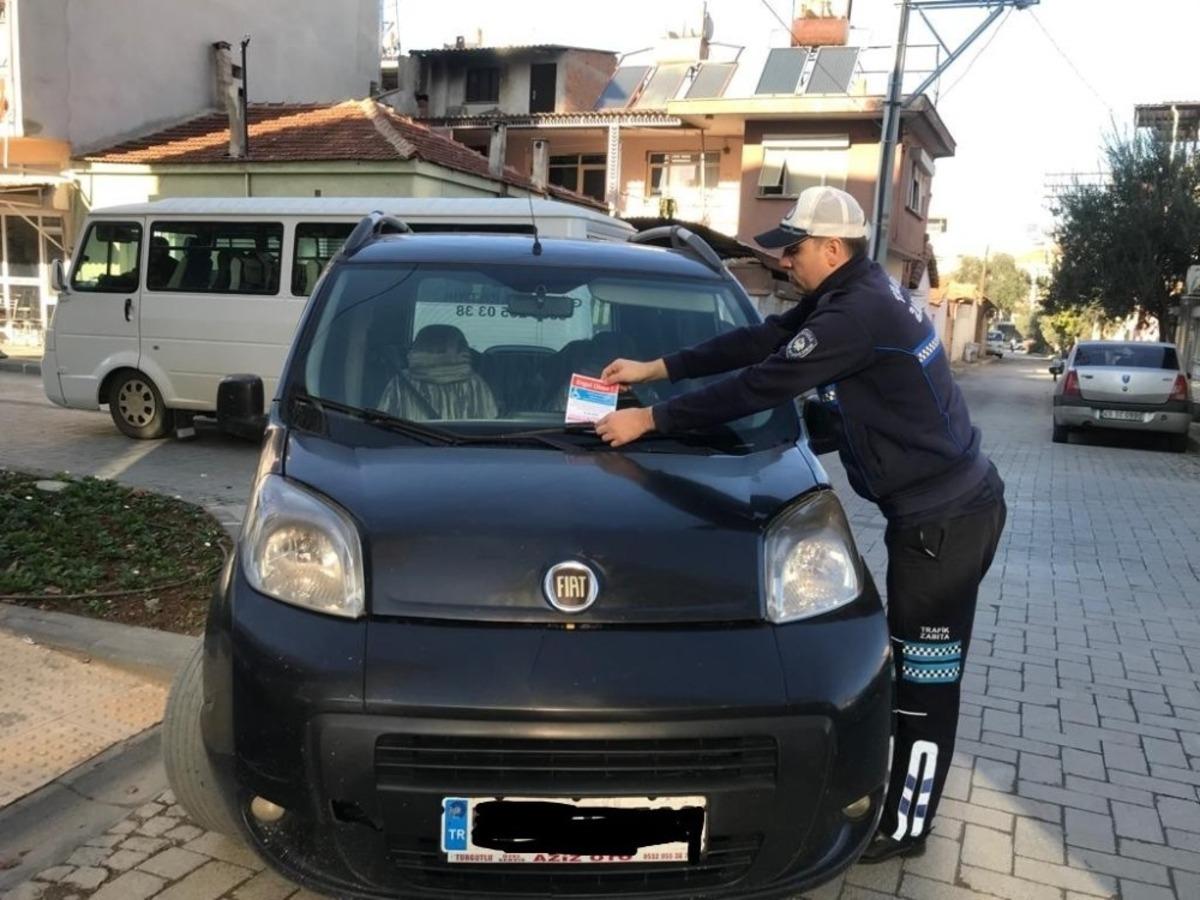 Engelli rampalarına park eden ara&ccedil;lara duyarlılık mesajı