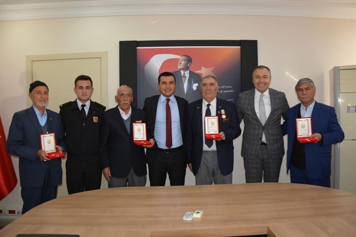 Selendili Kıbrıs gazileri madalyalarını aldı