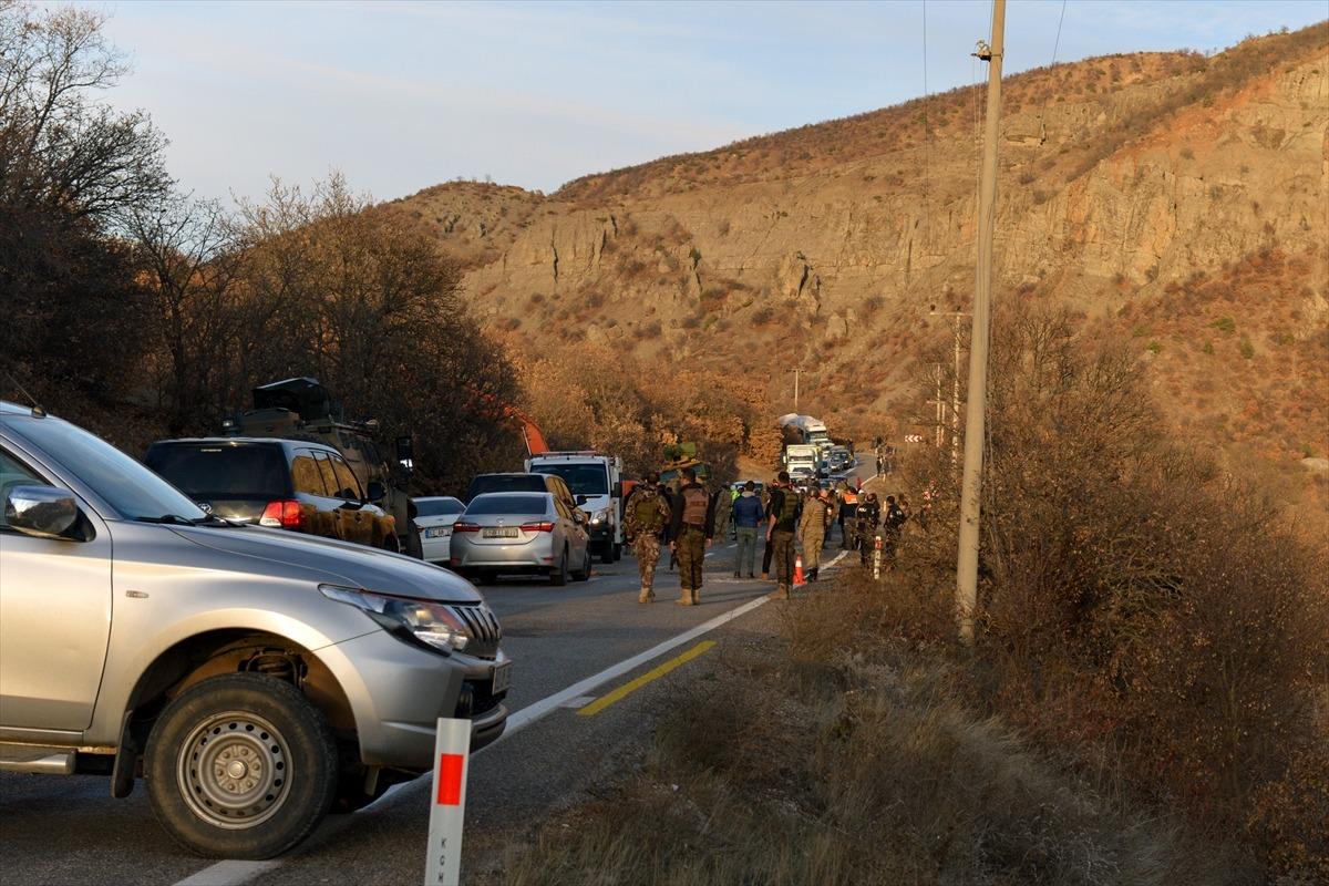 Tunceli'de devrilen askeri ara&ccedil;taki 13 asker yaralandı