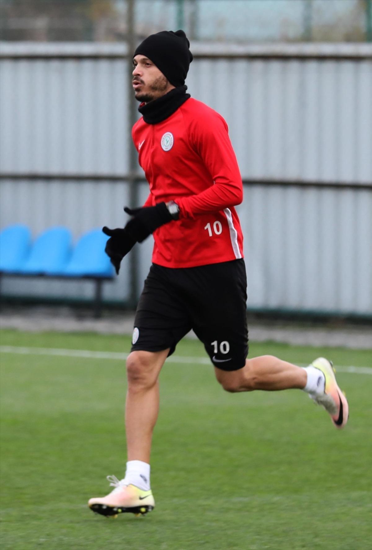 &Ccedil;aykur Rizesporlu Umar, formunu korumak istiyor