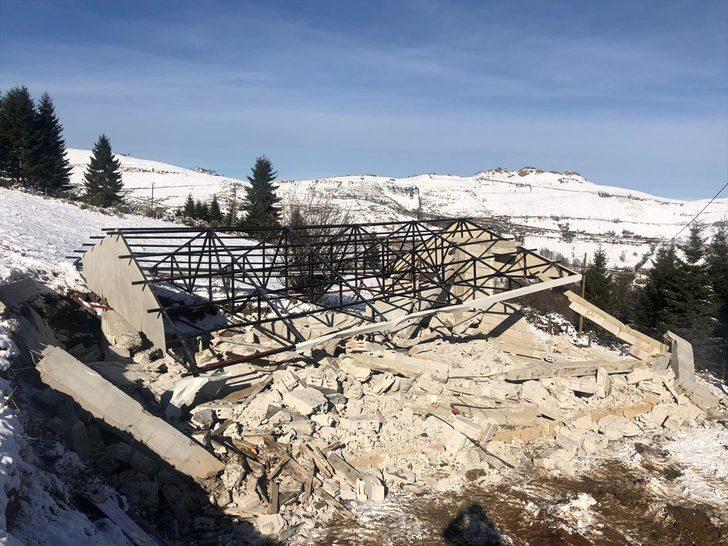 Trabzon'un yaylalarında kaçak yapılan 8 bina yıkıldı G4