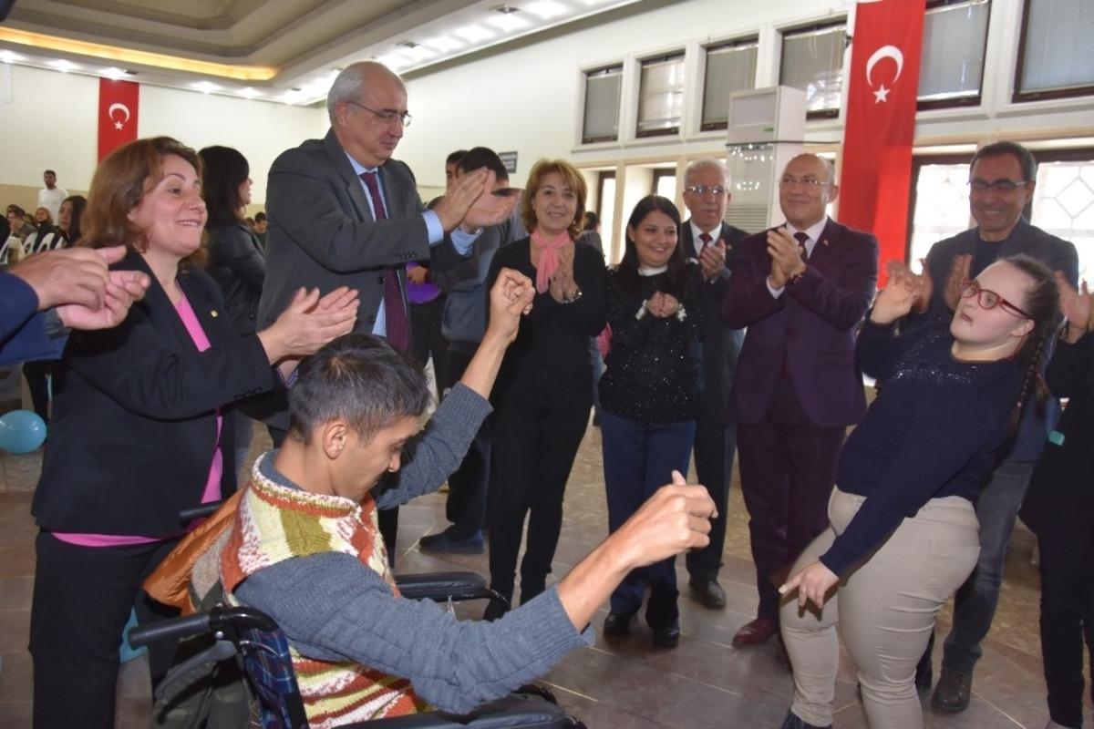 Farkındalık g&uuml;n&uuml;n&uuml; doyasıya kutladılar