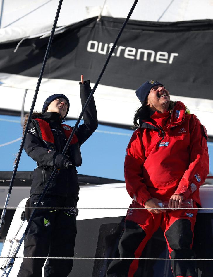 İsveçli aktivist Greta Thunberg 3 haftada okyanusu geçerek Lizbon'a ulaştı G2