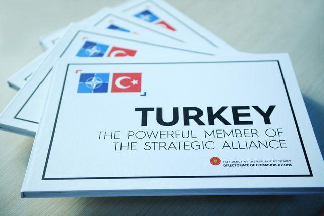 erdogan-dortlu-zirvede-liderlere-stratejik-ittifakin-guclu-uyesi-turkiye-kitabini-hediye-etti--fotograflar_2019_dhaphoto2