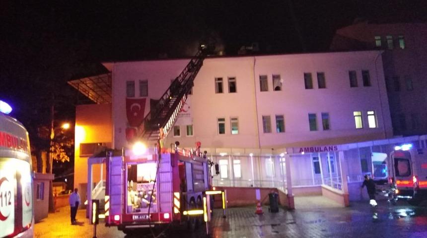 Alaçam Devlet Hastanesi çatısında çıkan yangın söndürüldü