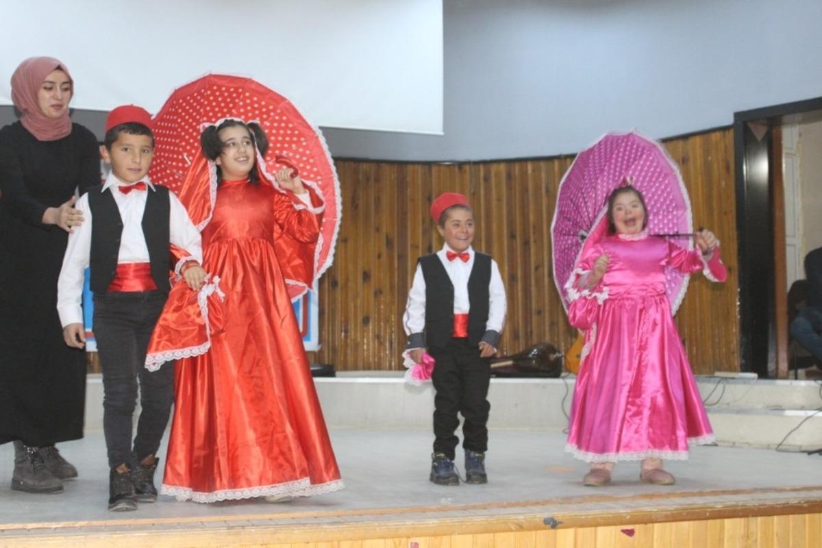 Ağrı&rsquo;da Engelli &Ouml;ğrencilerden D&uuml;nya Engelliler Farkındalık G&uuml;n&uuml; Programı