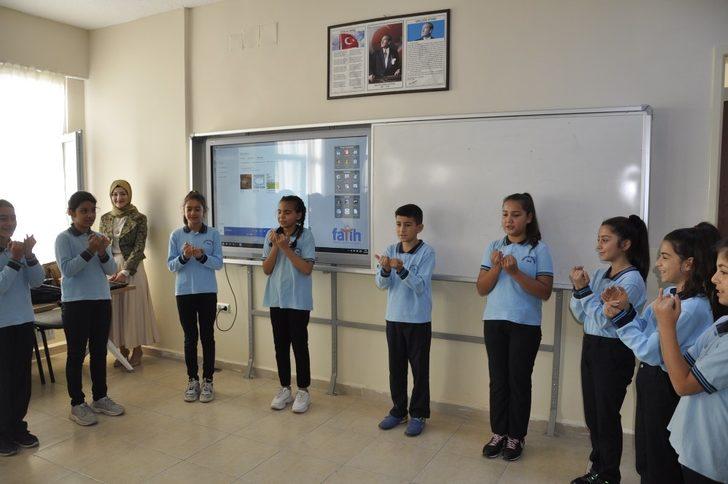 Engelli öğretmen ile öğrenci hayat hikayelerini paylaştı G3