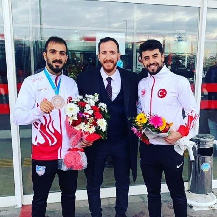 Şampiyon gibi karşılandı G3