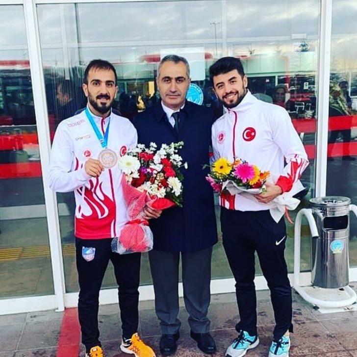 Şampiyon gibi karşılandı G4