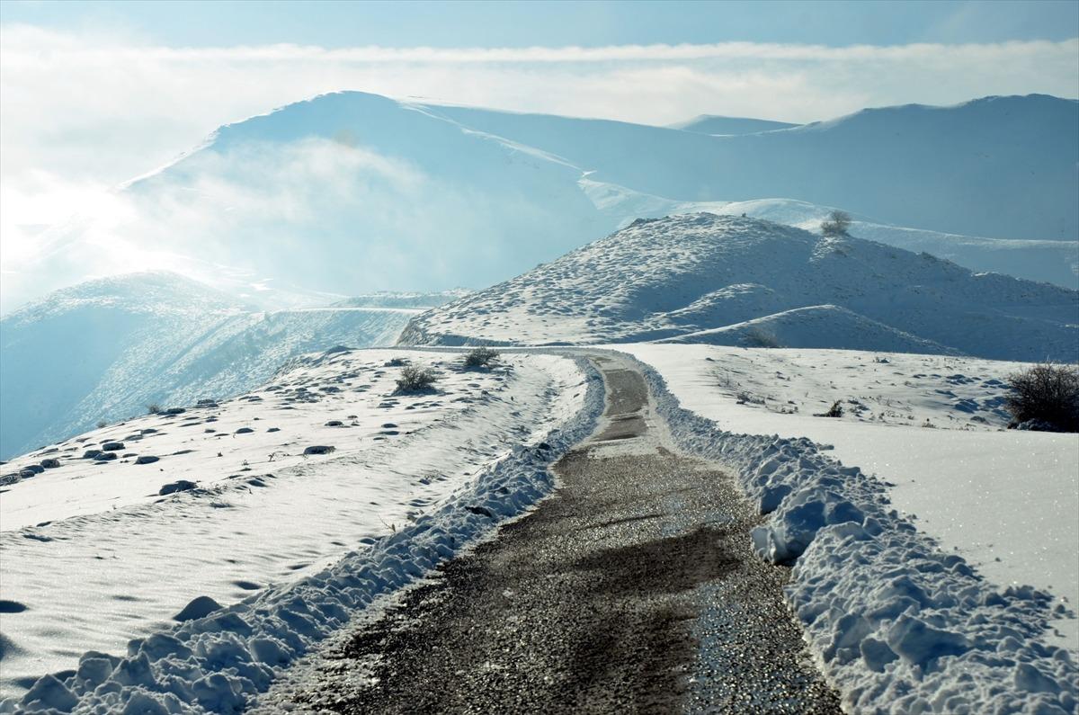 Van ve Muş'ta kardan kapanan 45 yol ulaşıma a&ccedil;ıldı