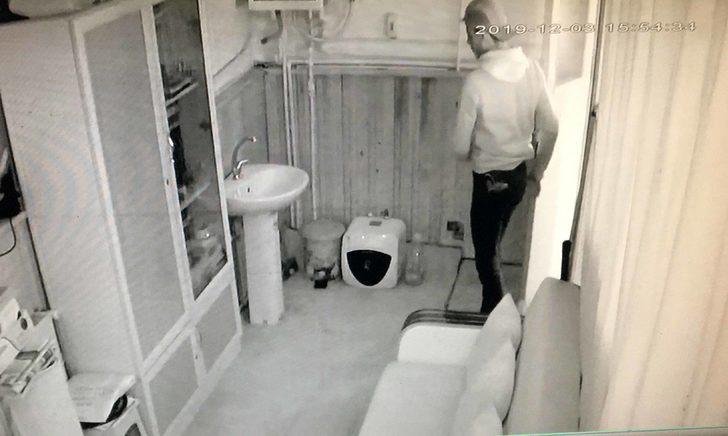 Camide akıllara durgunluk veren olay! Önce namaz kıldı, sonra imamın cep telefonunu çaldı G3