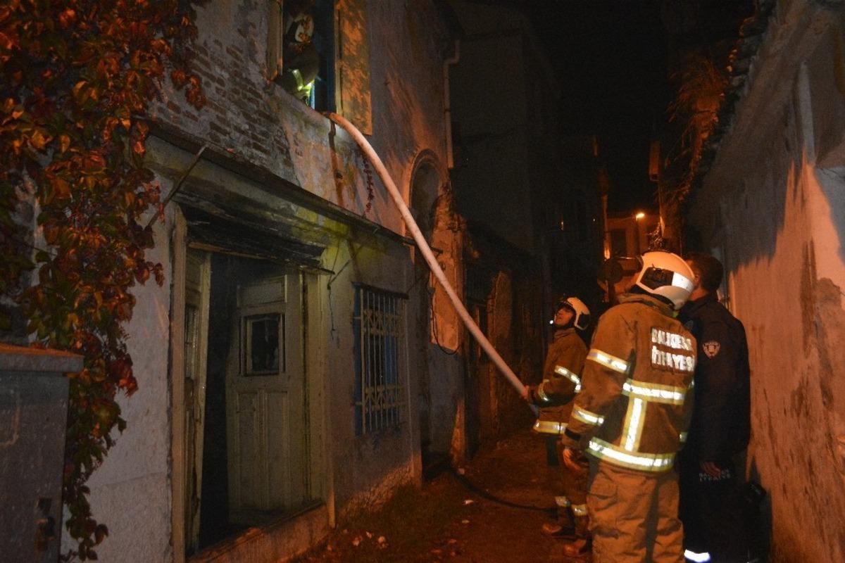 Metruk evde &ccedil;ıkan yangın korkuttu