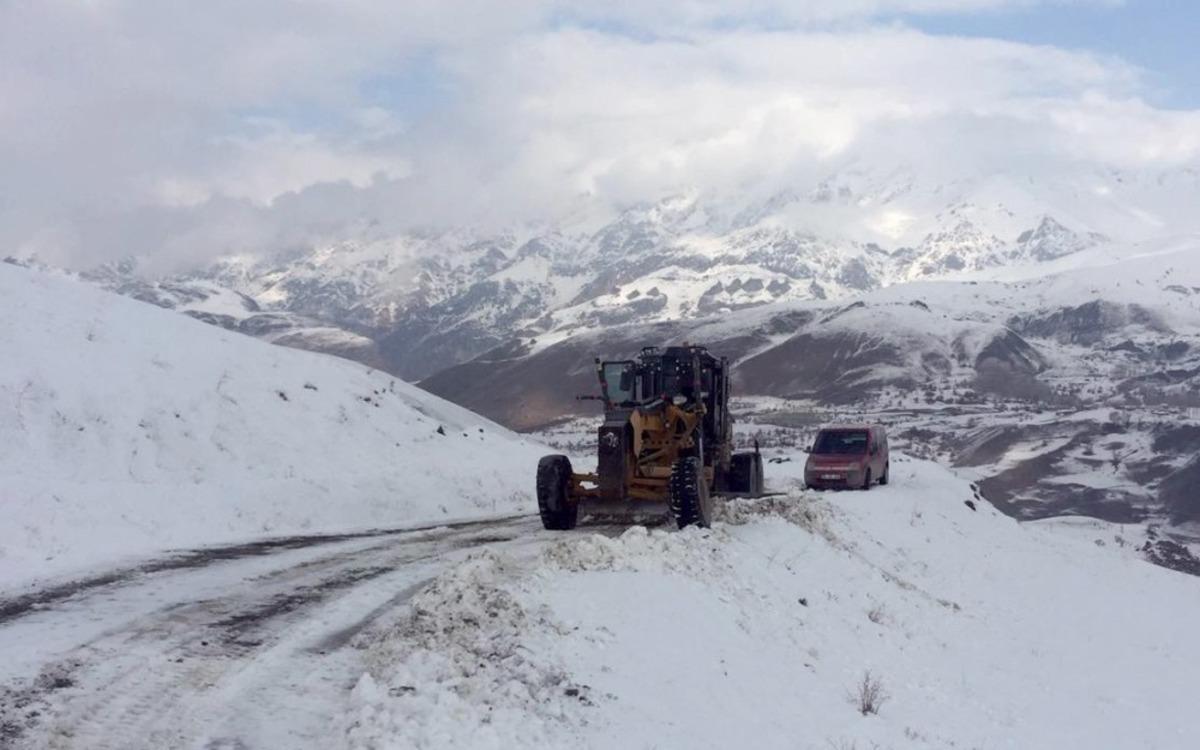 Van&rsquo;da karla m&uuml;cadele &ccedil;alışması