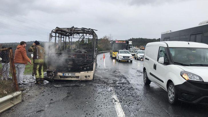 Arnavutköy'de facianın eşiğinden dönüldü: Yolcu minibüsü alev alev yandı  G5