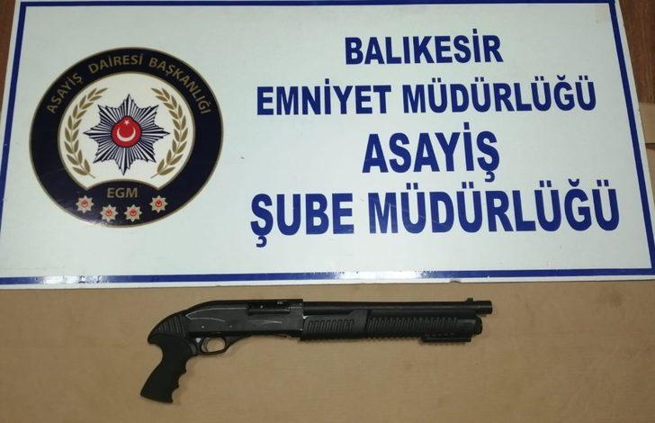 Balıkesir’de 5 silah ele geçirildi G3