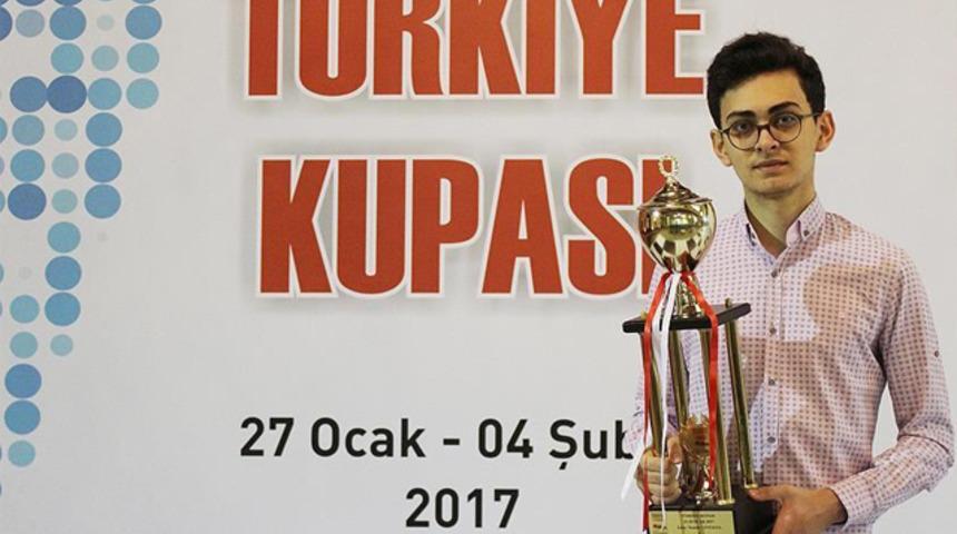 Satrançta "büyük usta" Vahap Şanal Türkiye şampiyonu oldu